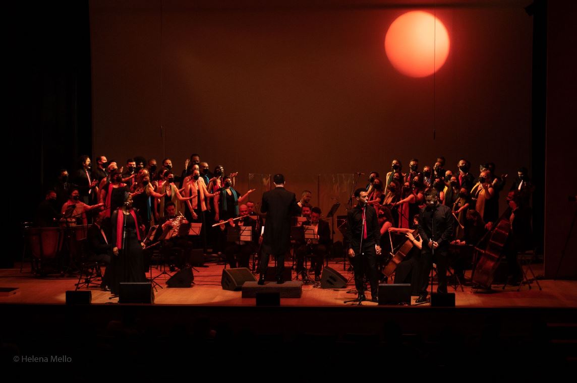 O espetáculo musical “No Mundo Encantado” está de volta a São Paulo para apresentações no Teatro Arthur Rubinstein. O ator e cantor Gustavo Mazzei integra novamente o elenco de solistas do show.