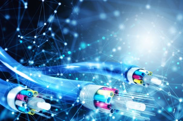 Internet de fibra: o que é e quais as vantagens desse tipo de conexão